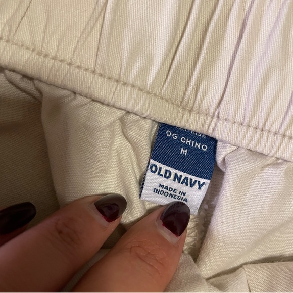Old Navy Women's Cream Chinos - Picture 2 of 2